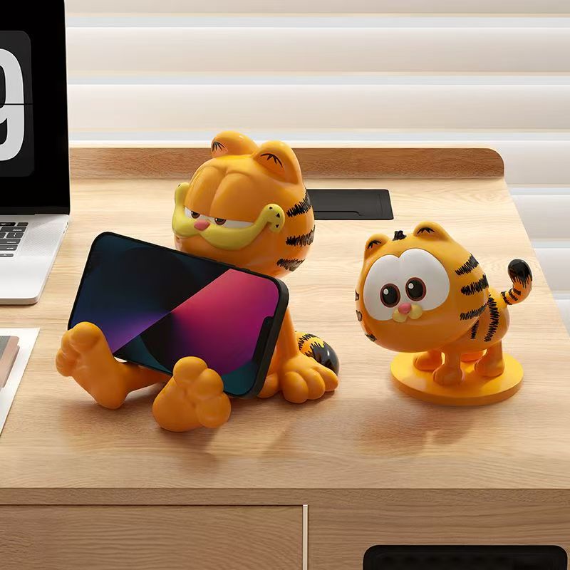 Desk Setup Room - Garfield animation cartoon cute resin phone