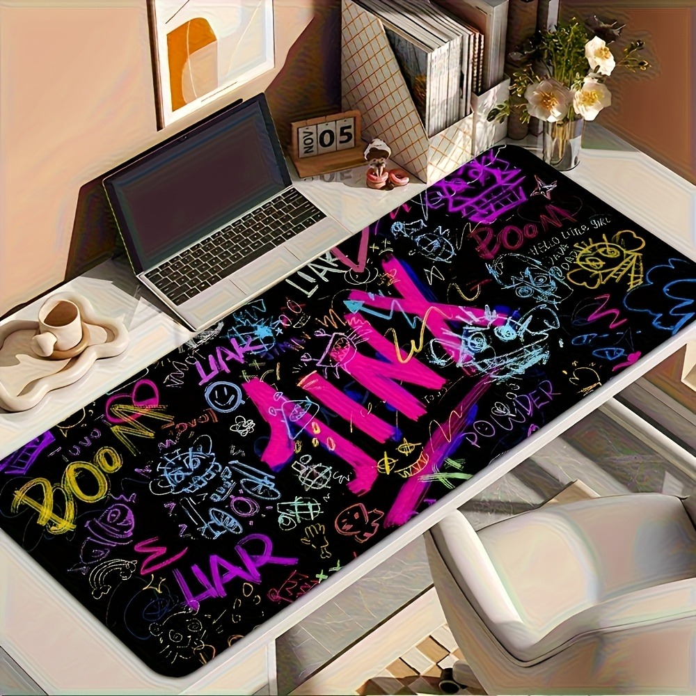 Vibrant Doodle Text Gaming Mou - Desk Setup Art recensione e prezzo