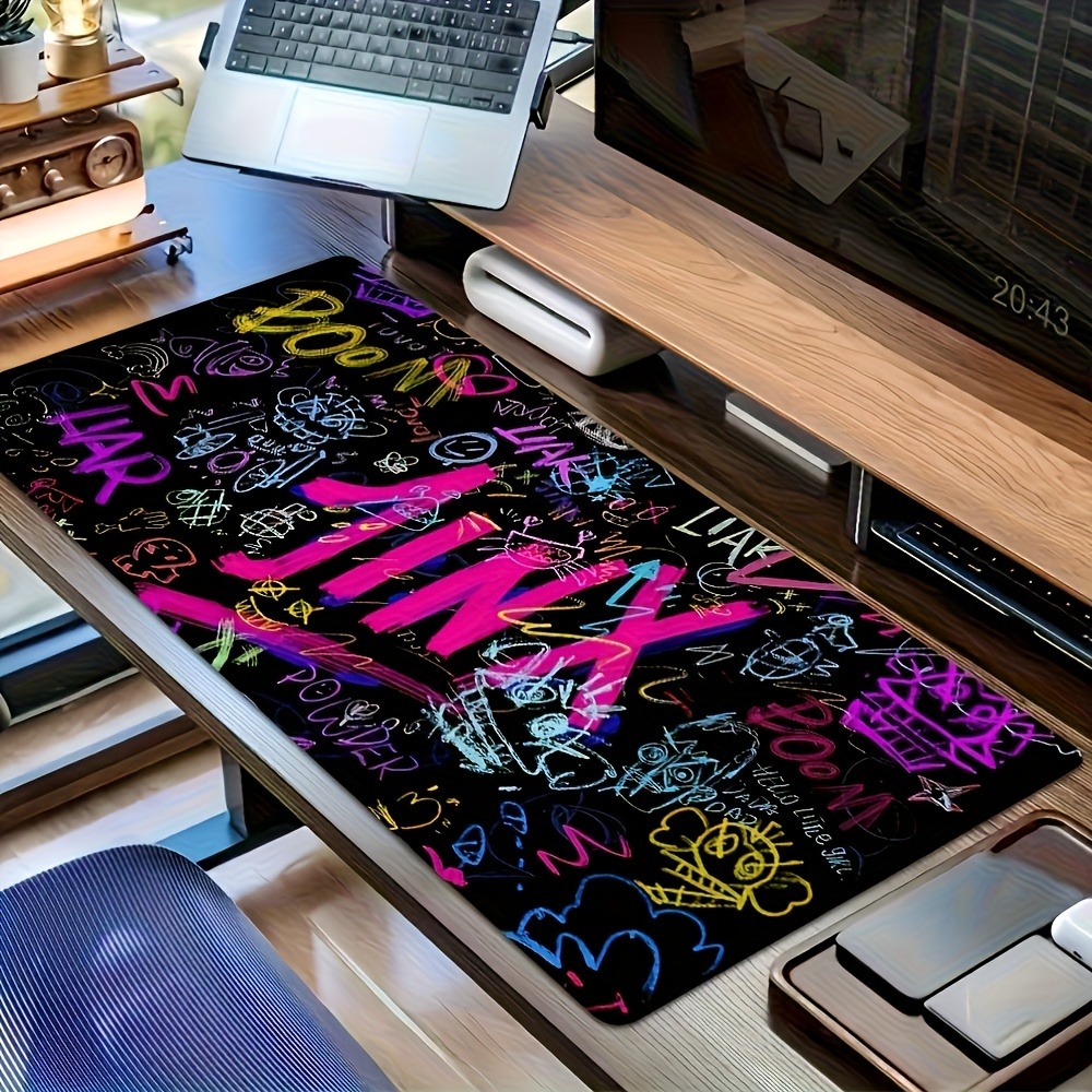 Vibrant Doodle Text Gaming Mou - Desk Setup Art recensione e prezzo