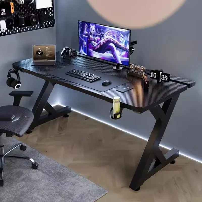 Q Minimalist Black Computer De - Desk Setup Art recensione e prezzo
