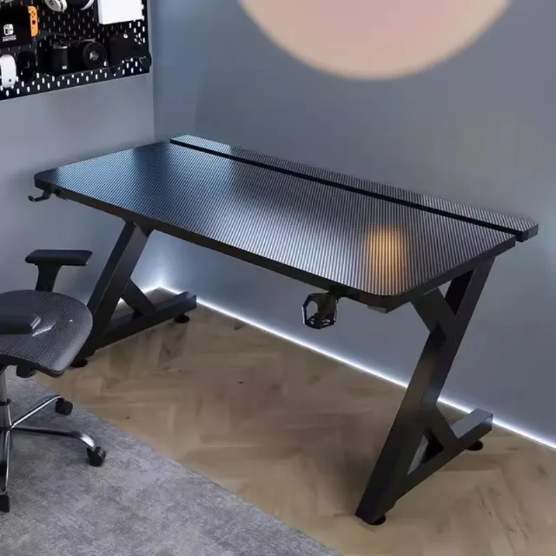 Q Minimalist Black Computer De - Desk Setup Art recensione e prezzo