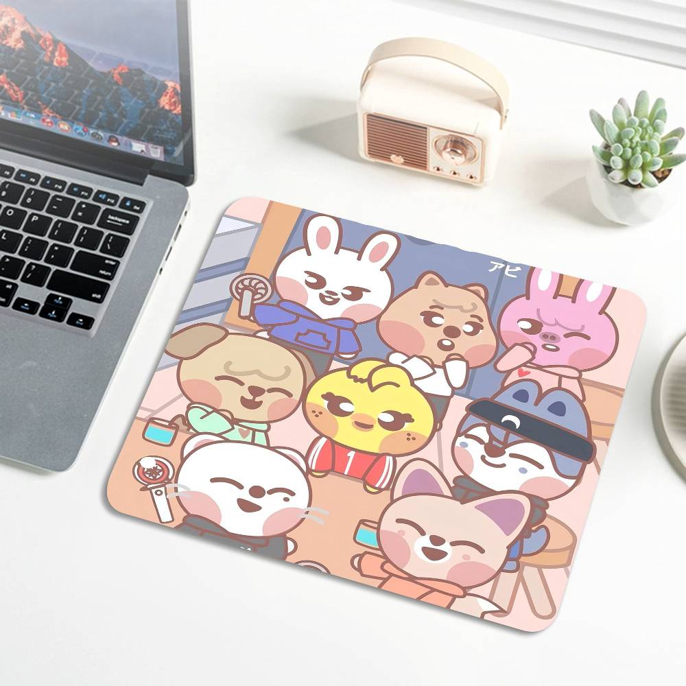 Kpop Stray--kids S-skzoo Cool  - Desk Setup Kpop recensione e prezzo