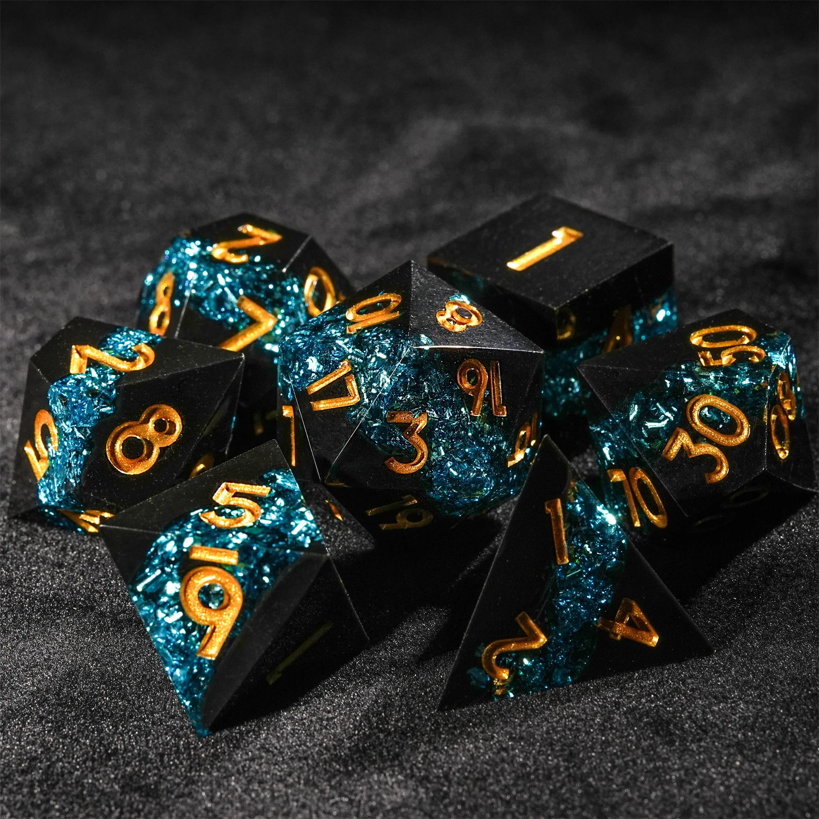 7pcs DND Dice Resin Black Gold - Desk Setup Black recensione e prezzo