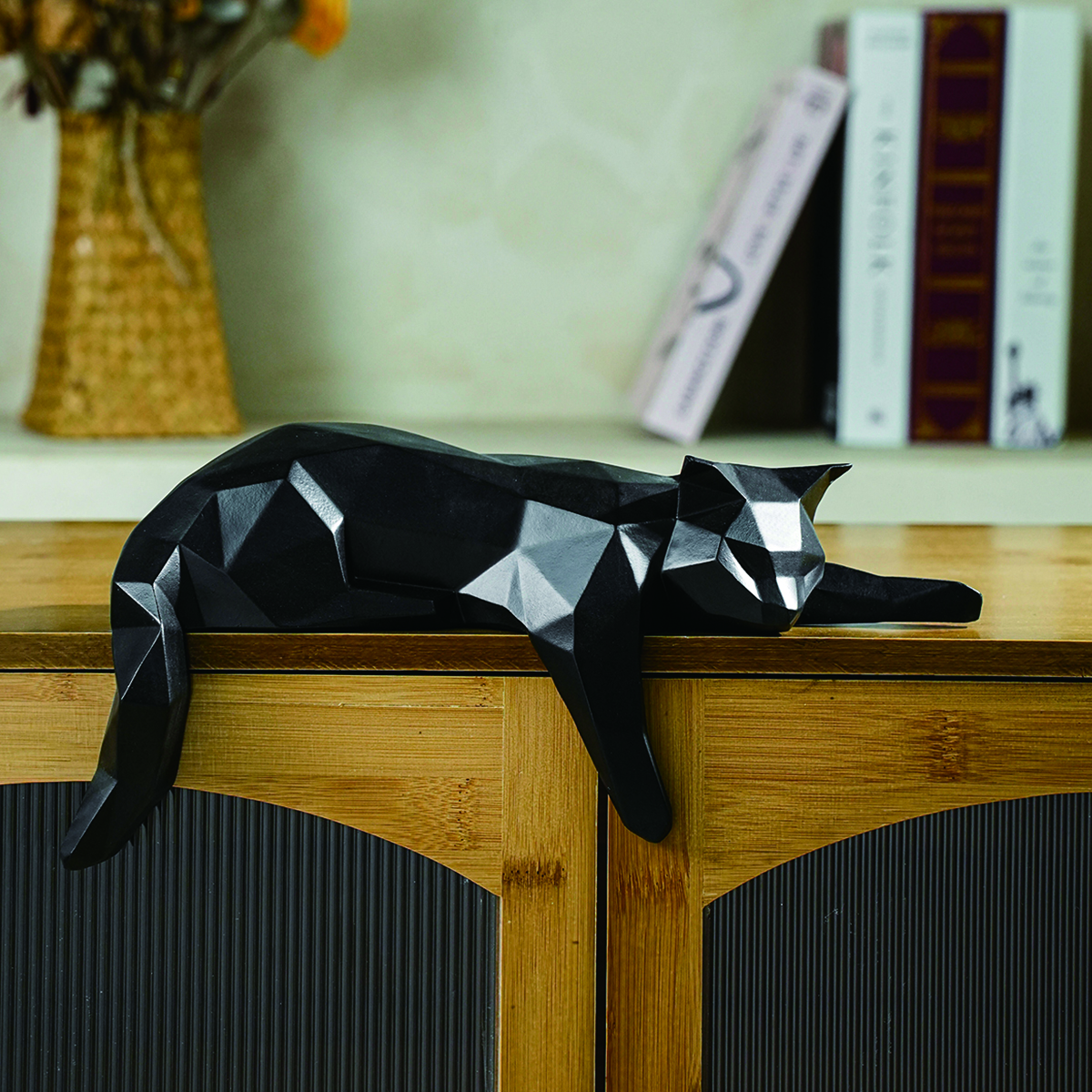 White Black Cat Statue - Geome - Desk Setup Black recensione e prezzo