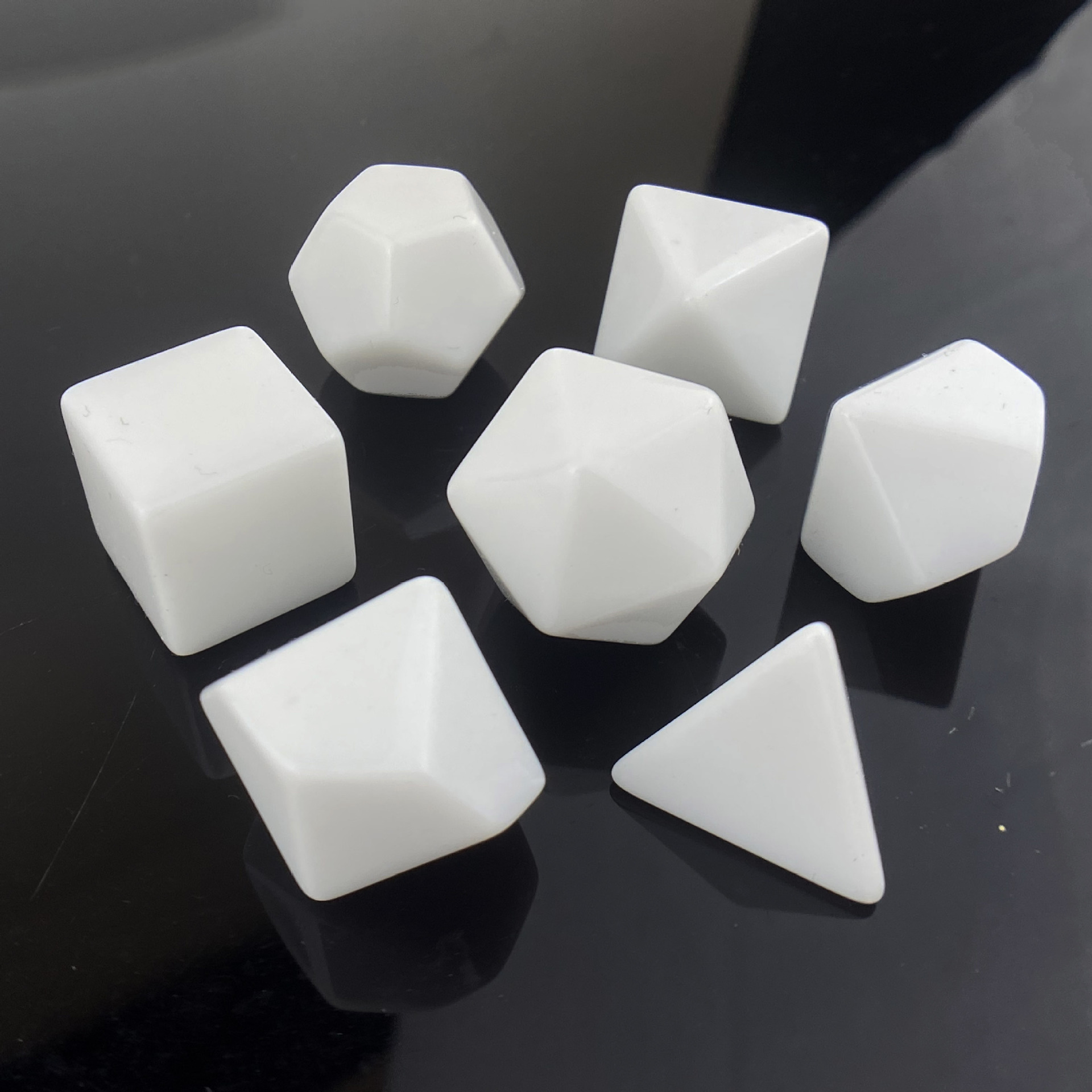 7 Pcs Set of Black White Blank - Desk Setup Black recensione e prezzo